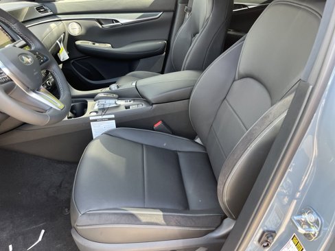Used 2025 INFINITI QX50 Sport image 5