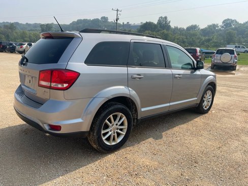 Used 2015 Dodge Journey SXT w/ Flexible Seating Group image 4