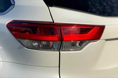 Used 2018 Toyota Highlander Limited image 25