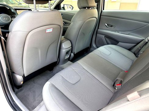 Used 2025 Hyundai Elantra SE w/ Cargo Package image 23