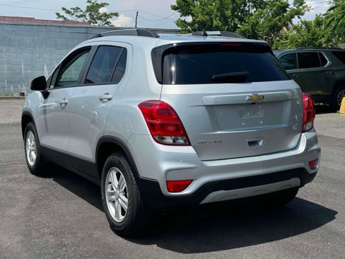 Used 2022 Chevrolet Trax LT w/ LT Convenience Package image 7