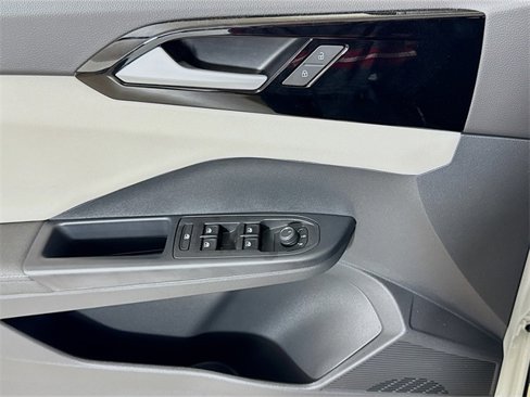 New 2025 Volkswagen Taos S image 15