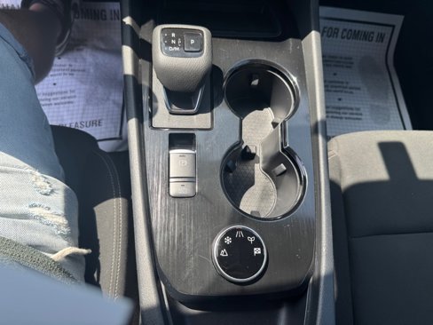 Used 2024 Nissan Rogue S image 28