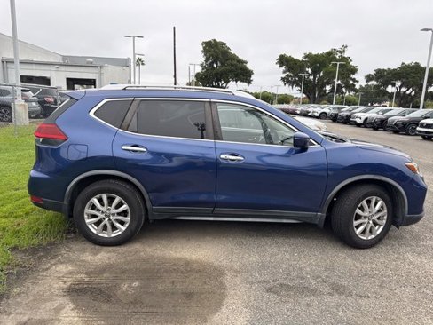 Used 2018 Nissan Rogue SV image 10