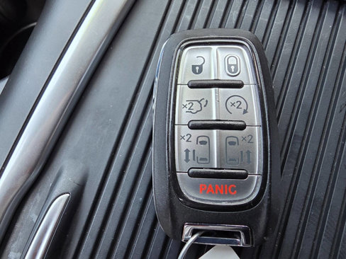 Used 2018 Chrysler Pacifica Limited w/ S Appearance Package image 19