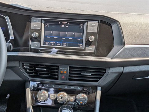Used 2024 Volkswagen Jetta SE image 17