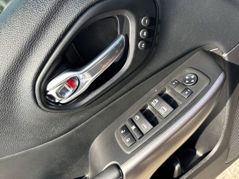 Certified 2021 Jeep Cherokee Limited w/ Mopar Interior Package image 12