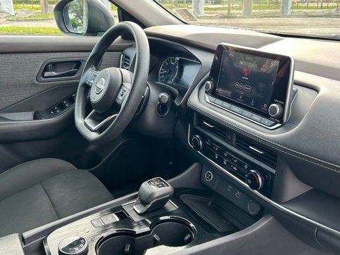Used 2023 Nissan Rogue S image 27