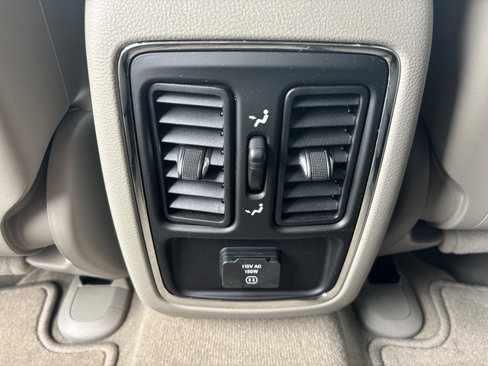 Used 2011 Jeep Grand Cherokee Laredo image 14