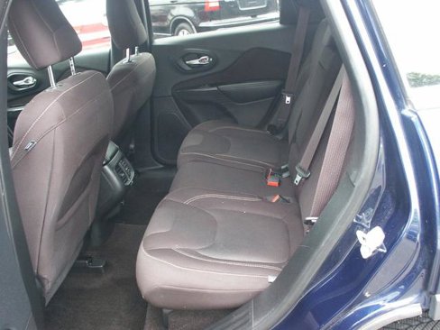 Used 2016 Jeep Cherokee Latitude w/ Cold Weather Group image 7