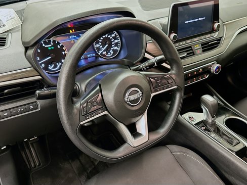 Used 2024 Nissan Altima 2.5 SV image 18