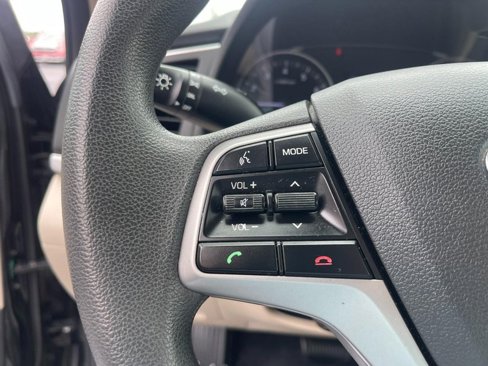 Used 2018 Hyundai Elantra SE image 19