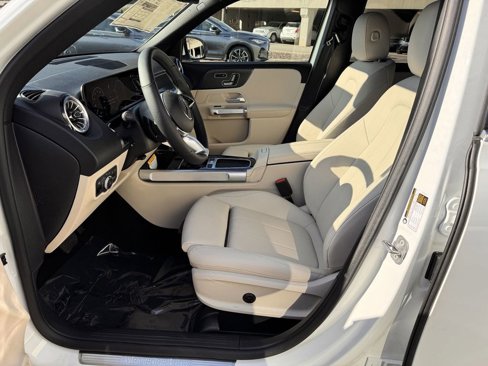 New 2025 Mercedes-Benz GLB 250 4MATIC image 8