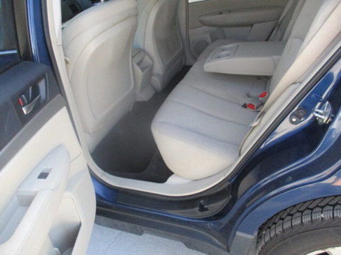 Used 2011 Subaru Outback 2.5i Premium w/ All-Weather Pkg image 7