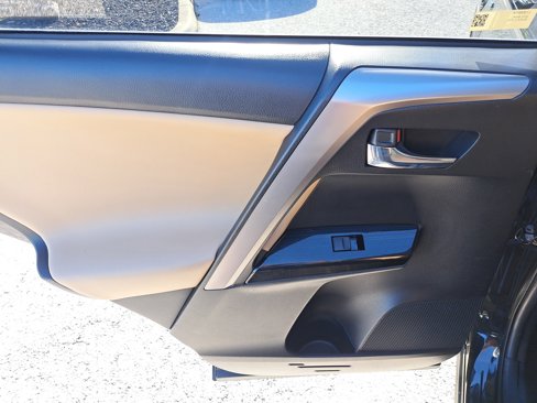 Used 2016 Toyota RAV4 Limited image 8