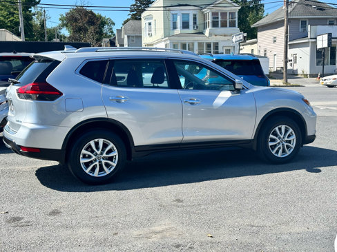 Used 2018 Nissan Rogue SV w/ Sun & Sound Touring Package image 8