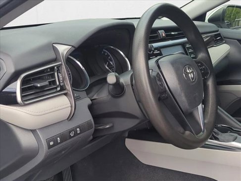 Used 2020 Toyota Camry LE image 8