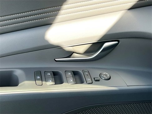 New 2025 Hyundai Elantra Sport image 17