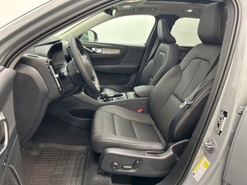 New 2025 Volvo XC40 B5 Core w/ Protection Package Premier image 11
