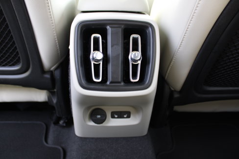Used 2022 Volvo XC40 T5 Momentum image 36