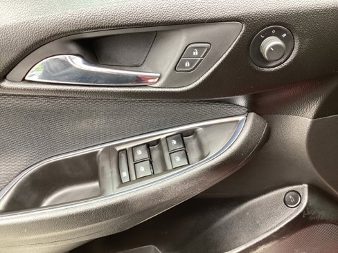 Used 2017 Chevrolet Cruze LT w/ Convenience Package image 9