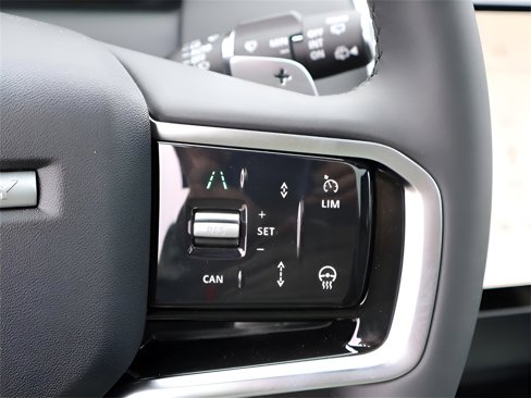 New 2025 Land Rover Discovery Sport Dynamic SE image 38