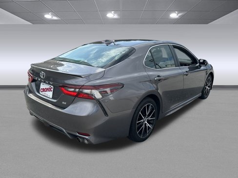 Used 2023 Toyota Camry SE image 3
