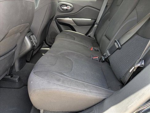Used 2019 Jeep Cherokee Latitude w/ Popular Appearance Group image 17