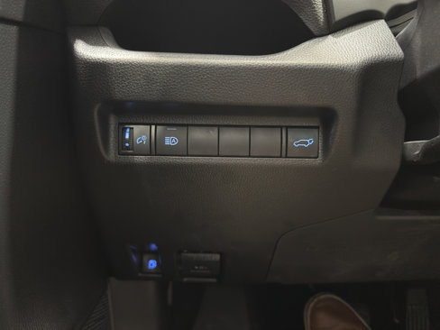 Used 2021 Toyota RAV4 XLE image 27
