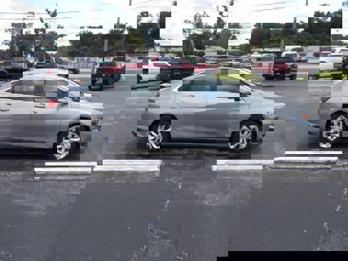 Used 2024 Chevrolet Malibu LT image 2