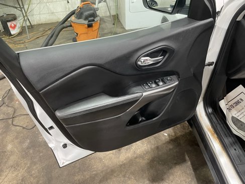 Used 2019 Jeep Cherokee Latitude Plus w/ Cold Weather Group image 37