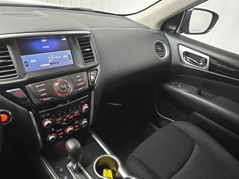 Used 2020 Nissan Pathfinder SV image 25