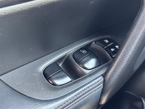 Used 2016 Nissan Rogue SV image 15