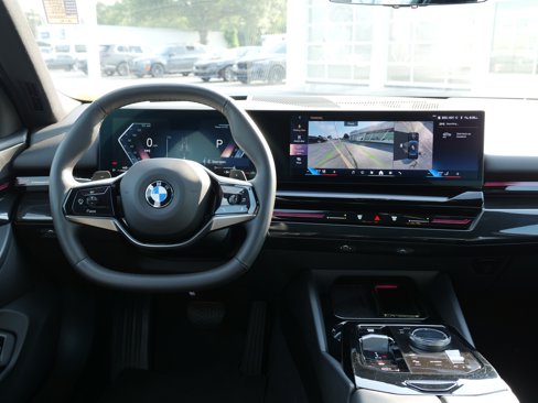 Used 2024 BMW 530i image 18