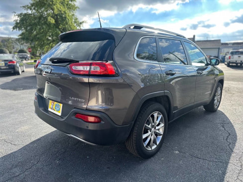 Used 2018 Jeep Cherokee Limited image 3