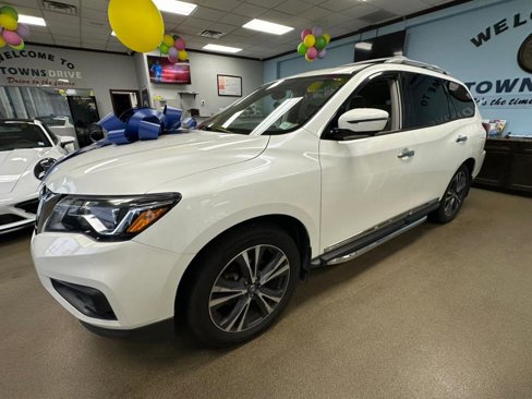 Used 2018 Nissan Pathfinder Platinum image 4