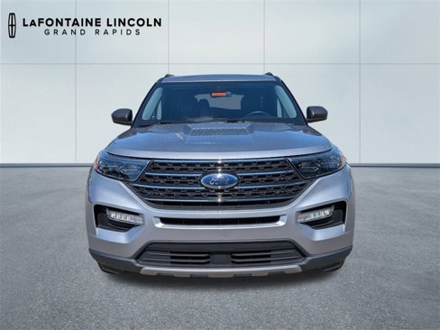 Used 2022 Ford Explorer XLT w/ Equipment Group 202A image 8