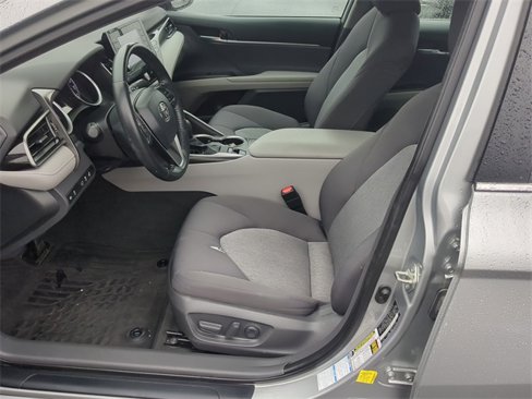 Used 2021 Toyota Camry LE image 11