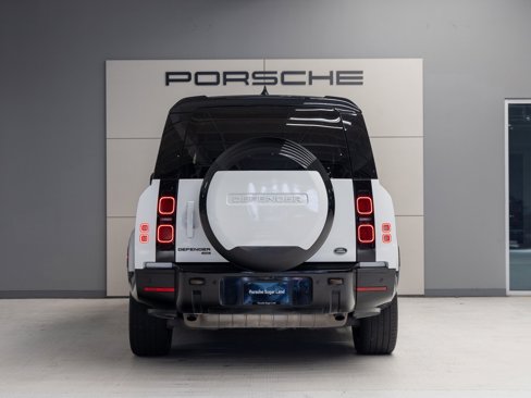 Used 2023 Land Rover Defender 130 X-Dynamic SE image 6