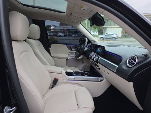 Used 2021 Mercedes-Benz GLB 250 4MATIC w/ Premium Package image 30