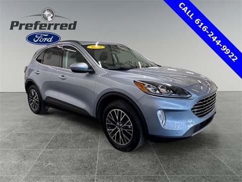 Used 2022 Ford Escape Titanium image 1