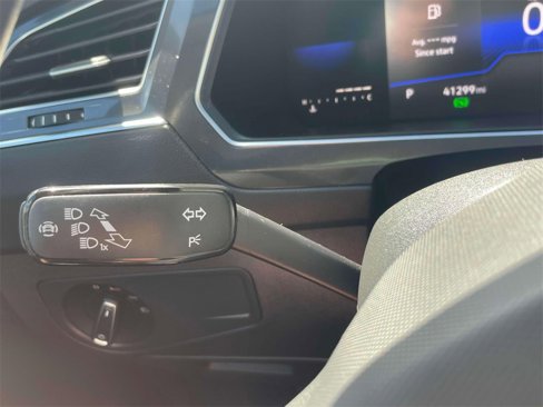 Used 2022 Volkswagen Tiguan SE w/ Panoramic Sunroof Package image 24