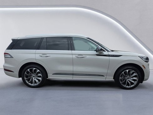 Used 2021 Lincoln Aviator Grand Touring w/ Elements Package Plus image 3