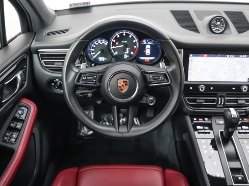 Certified 2023 Porsche Macan image 16