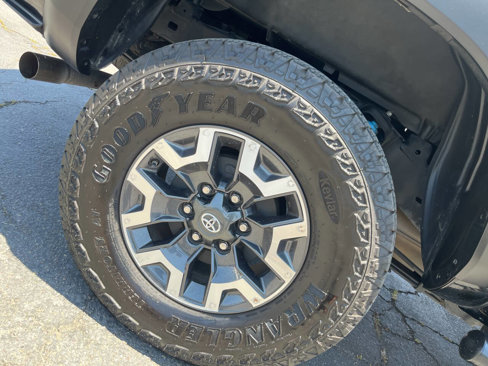 Used 2018 Toyota Tacoma TRD Off-Road image 37