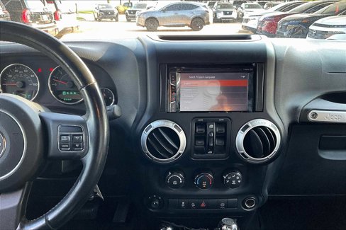 Used 2011 Jeep Wrangler Unlimited Rubicon image 6