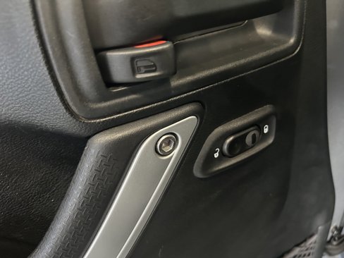 Used 2018 Jeep Wrangler Unlimited Sahara image 19