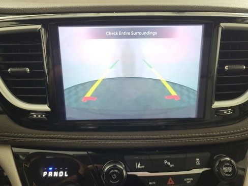 Used 2021 Chrysler Pacifica Touring w/ Cold Weather Group image 27