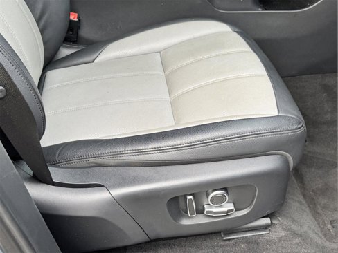 Used 2022 Land Rover Range Rover Evoque R-Dynamic S image 18