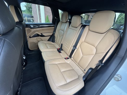 Used 2016 Porsche Cayenne image 16